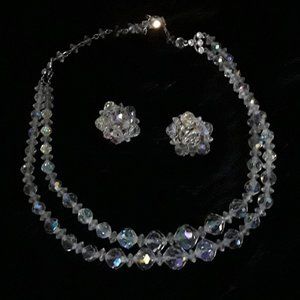 Vintage necklace and flower earrings set.